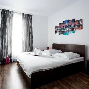 julia-vip-apartments.poznan-hotels.com/